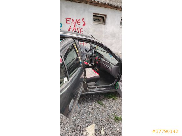 Sahibinden Renault Megane 1.6 Expression 2000 Model  400.000 km Siyah