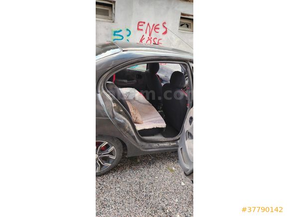 Sahibinden Renault Megane 1.6 Expression 2000 Model  400.000 km Siyah