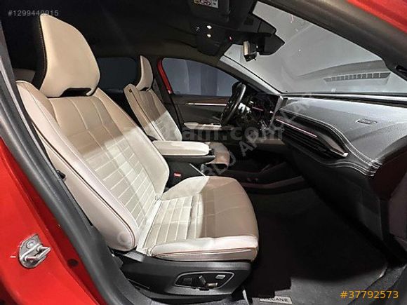 2024 MEGANE E-TECH ICONIC EV60 ÇİFT RENK İÇİ BEJ MASAJ ISITMA