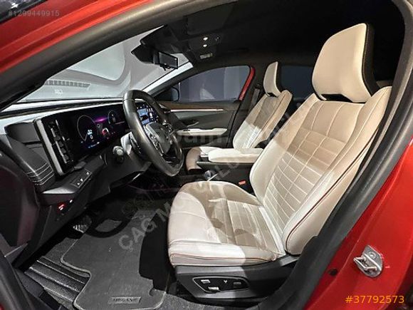 2024 MEGANE E-TECH ICONIC EV60 ÇİFT RENK İÇİ BEJ MASAJ ISITMA