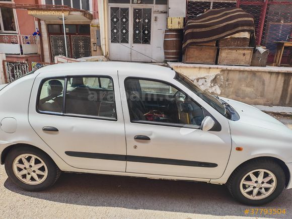 Sahibinden Renault Clio 1.4 2001 Model