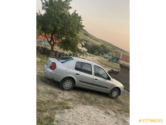 Sahibinden Renault Clio 1.4 RN 2000 Model  250.000 km Gri (Gümüş)