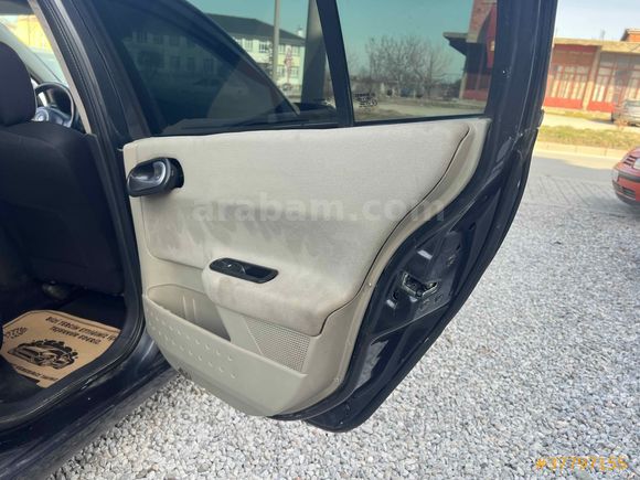 ZEVK OTO GALERİDEN MEGANE 2