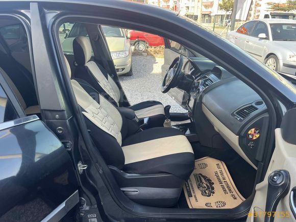 ZEVK OTO GALERİDEN MEGANE 2