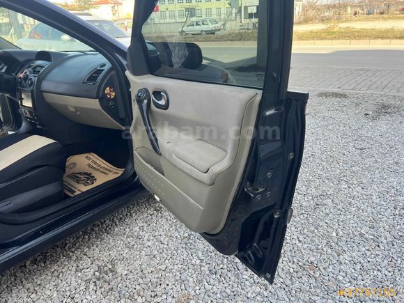 ZEVK OTO GALERİDEN MEGANE 2