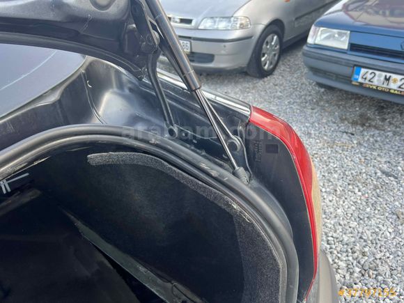 ZEVK OTO GALERİDEN MEGANE 2