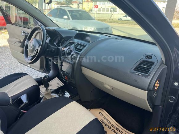 ZEVK OTO GALERİDEN MEGANE 2