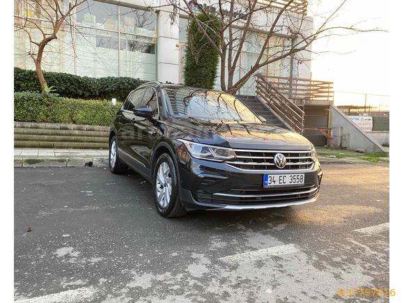 Boyasız değişensiz sahibinden Volkswagen Tiguan 1.5 TSI Elegance 2021 Model  77.000 km Siyah