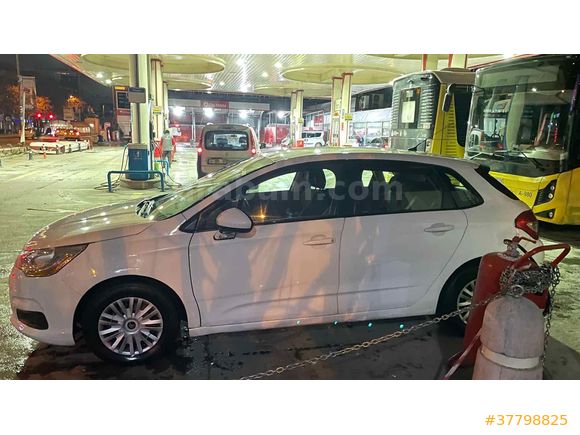 Sahibinden Citroen C4 1.6 HDi Attraction 2012 Model  320.000 km Beyaz