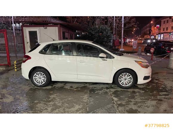 Sahibinden Citroen C4 1.6 HDi Attraction 2012 Model  320.000 km Beyaz