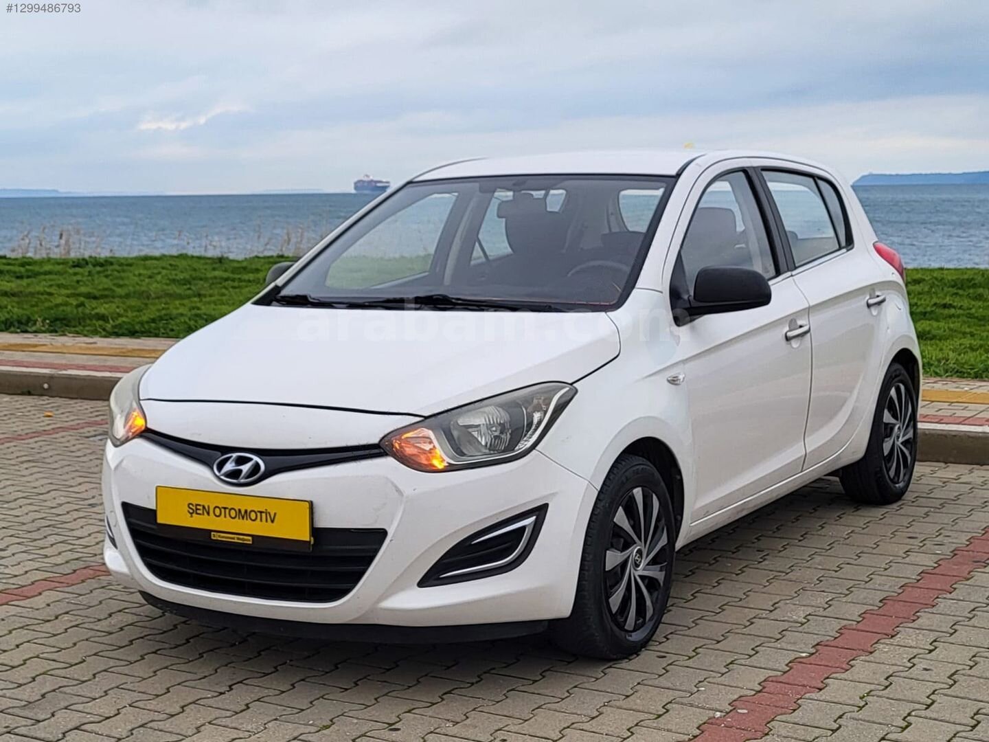 Galeriden Hyundai i20 1.2 D-CVVT Jump 2013 Model Çanakkale 160.000 km Beyaz 2