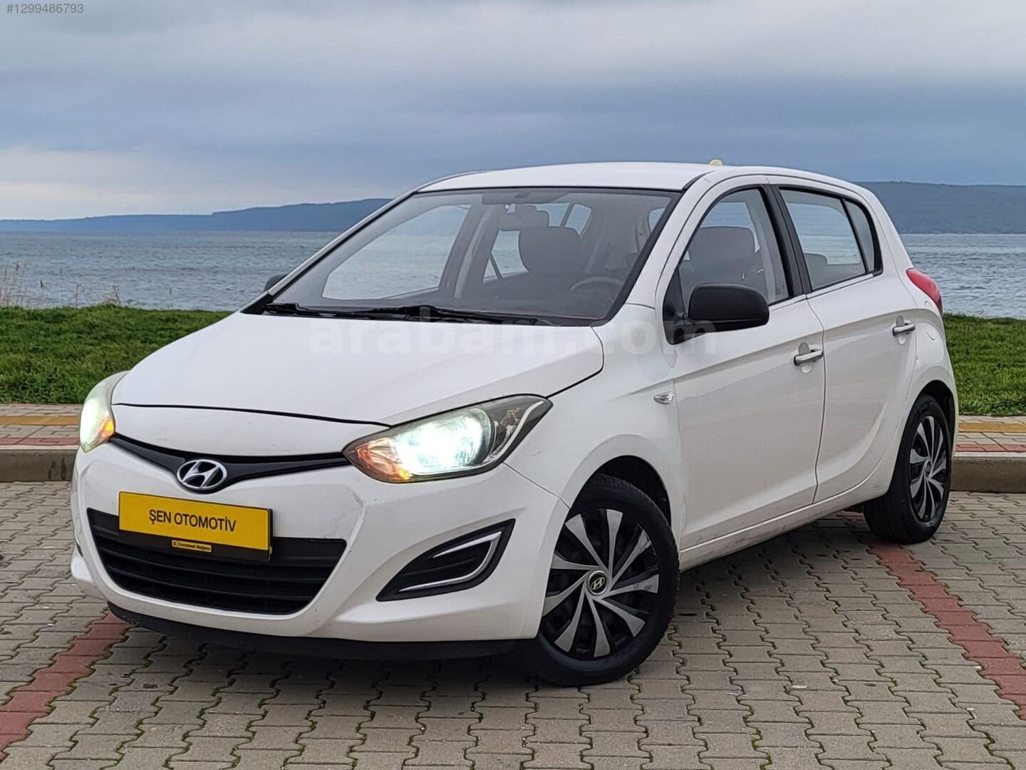 Galeriden Hyundai i20 1.2 D-CVVT Jump 2013 Model Çanakkale 160.000 km Beyaz 1