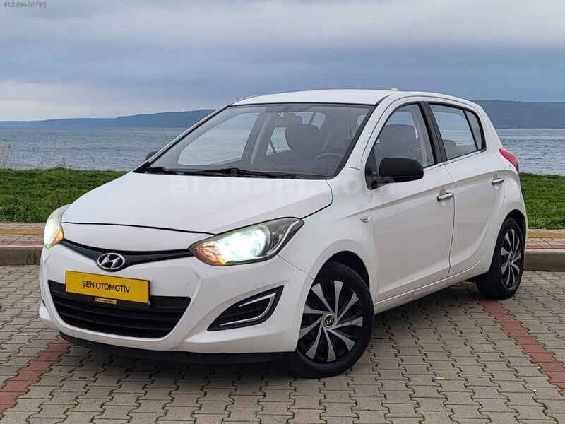 Galeriden Hyundai i20 1.2 D-CVVT Jump 2013 Model Çanakkale 160.000 km Beyaz