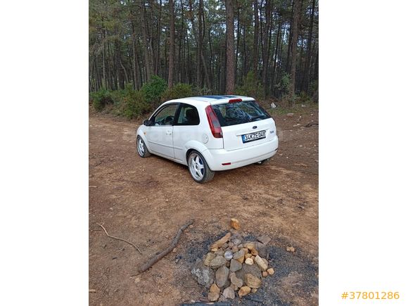 Sahibinden Ford Fiesta 1.4 TDCi Comfort 2006 Model  400.000 km Beyaz