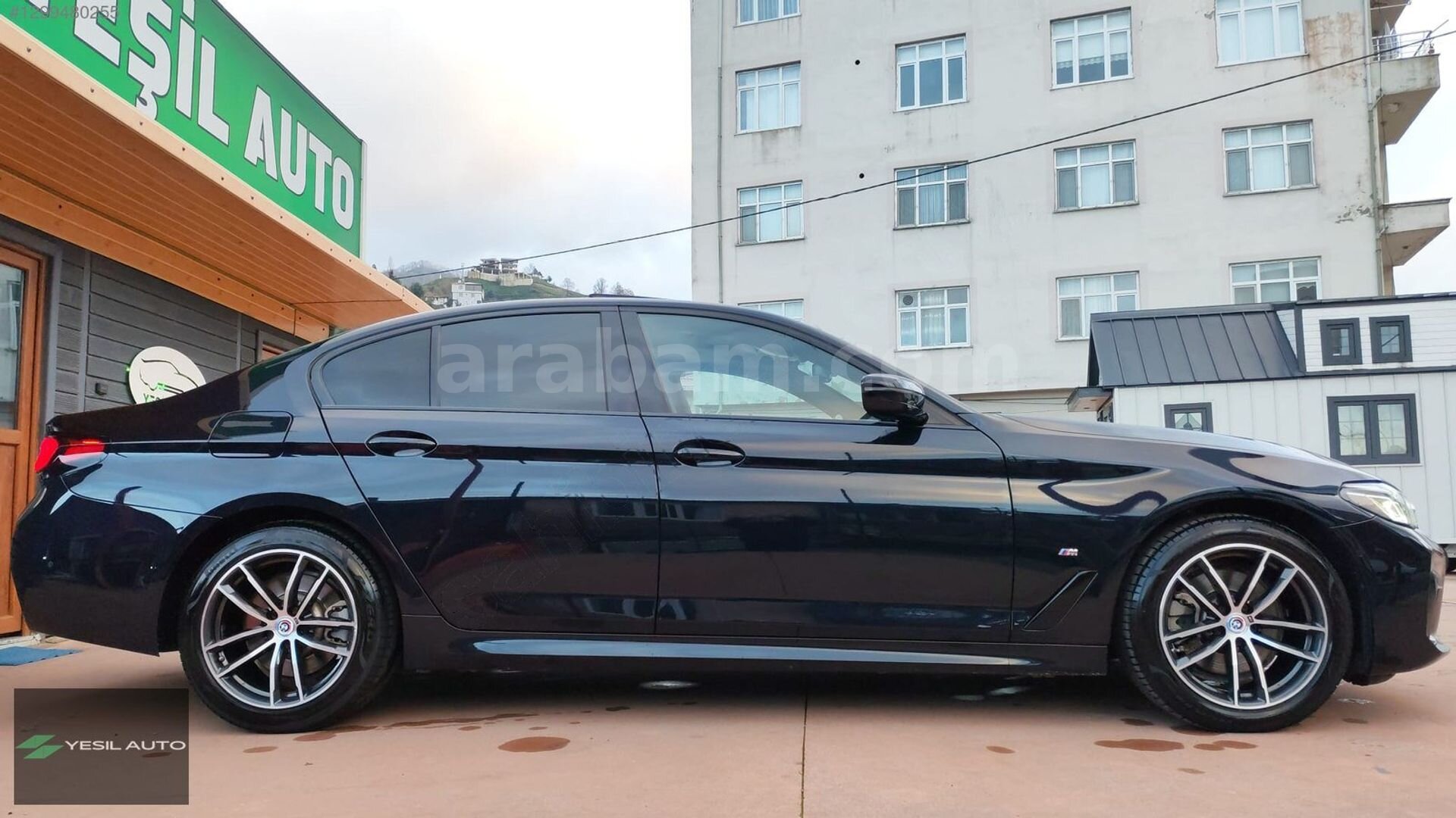 Galeriden BMW 5 Serisi 520i 50th Year M Edition 2023 Model Rize 61.000 km Siyah 4