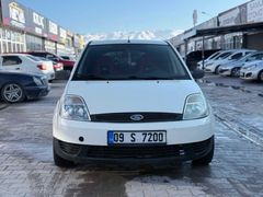 Sahibinden Ford Fiesta 1.4 Comfort 2005 Model  238.000 km Beyaz