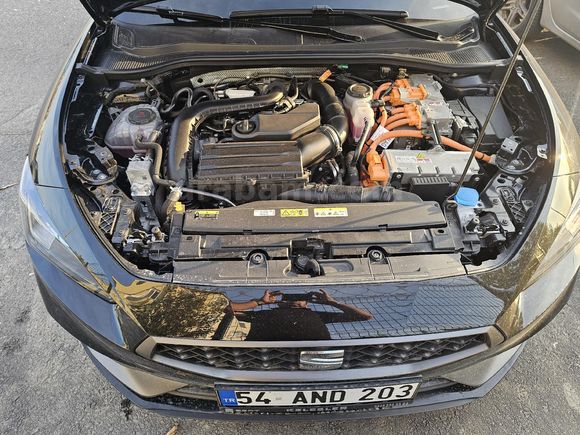 Sahibinden Seat Leon 1.5 eHybrid FR 2025 Model  10.000 km Siyah