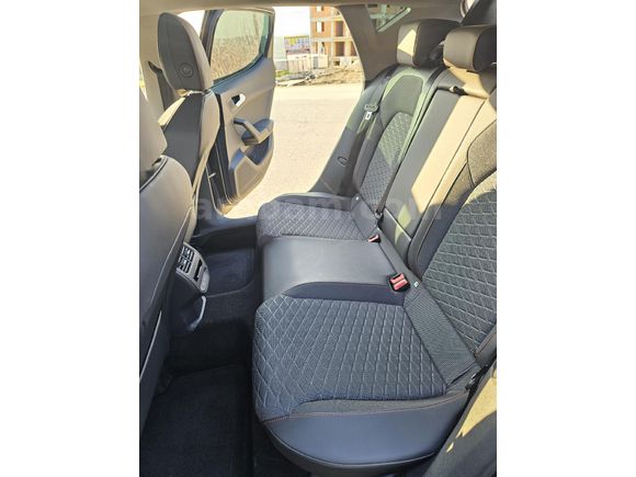 Sahibinden Seat Leon 1.5 eHybrid FR 2025 Model  10.000 km Siyah