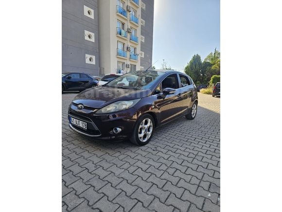 Ford Fiesta 1.4 TDCi Titanium X 2011 Model İzmir 197.000 km Bordo