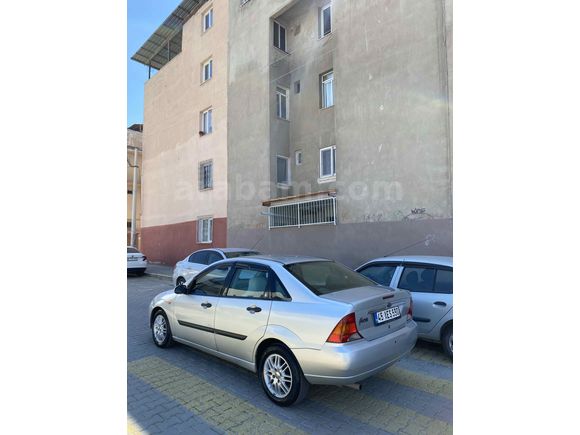 Sahibinden Ford Focus 1.6 Ghia 2000 Model 