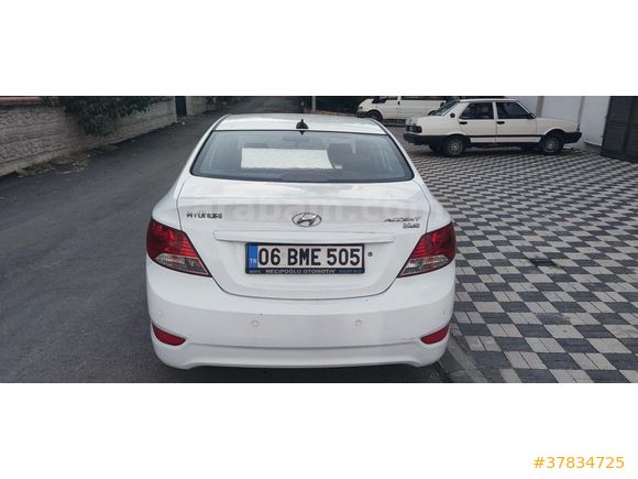 Sahibinden Hyundai Accent Blue 1.6 CRDI Mode Plus 2013 Model