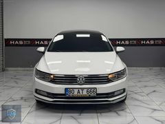 2018 CAM TAVANLI DEĞİŞENSİZ AĞIR HASAR KAYITLI PASSAT