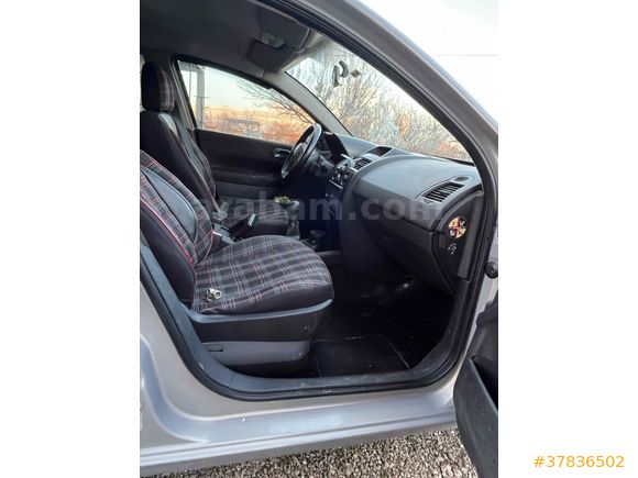 Sahibinden Renault Megane 1.4 Authentique 2004 Model 