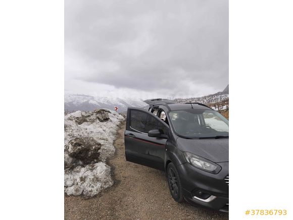 Sahibinden Ford Tourneo Courier 1.5 TDCi Black Line 2018 Model 
