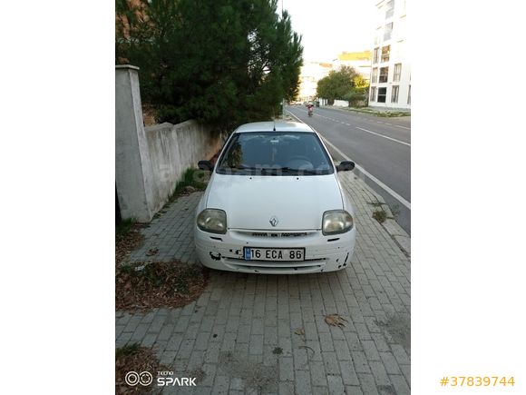 Sahibinden Renault Clio 1.4 RNA 2000 Model  373.250 km Beyaz