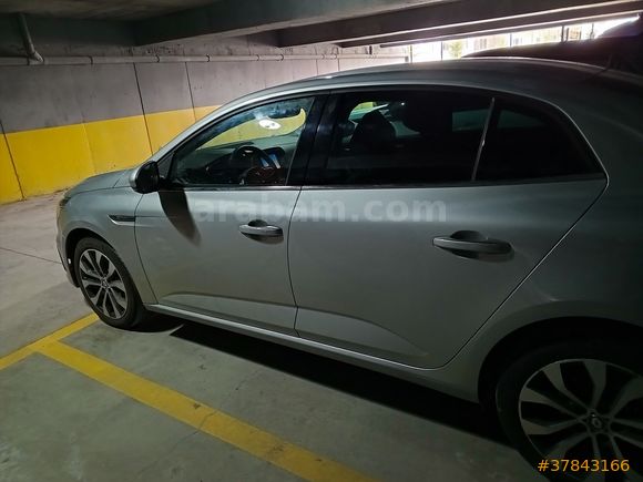 Megane 1.3 TCe Icon 2025 Model , 10inc geniş ekran