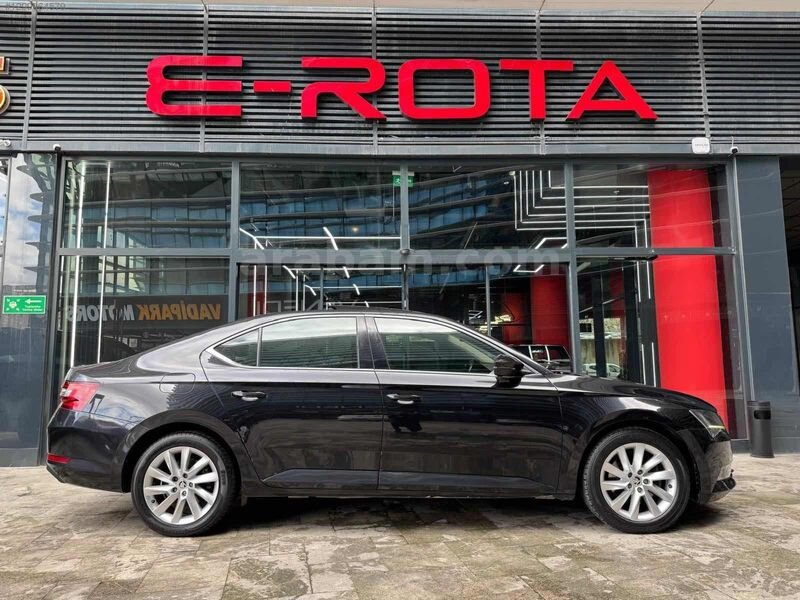 Galeriden Skoda SuperB 1.6 TDI Style 2017 Model İstanbul 190.000 km Siyah