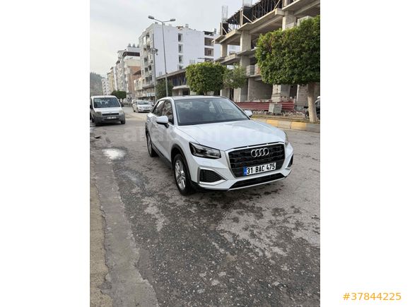 Audi Q2 35 TFSI Deri koltuklu Cam tavanlı Advanced 2025 Model 