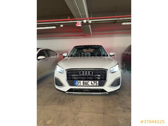 Audi Q2 35 TFSI Deri koltuklu Cam tavanlı Advanced 2025 Model 