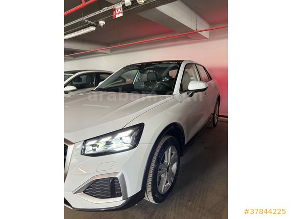 Audi Q2 35 TFSI Deri koltuklu Cam tavanlı Advanced 2025 Model 