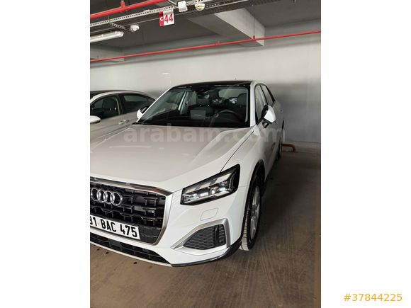 Audi Q2 35 TFSI Deri koltuklu Cam tavanlı Advanced 2025 Model 