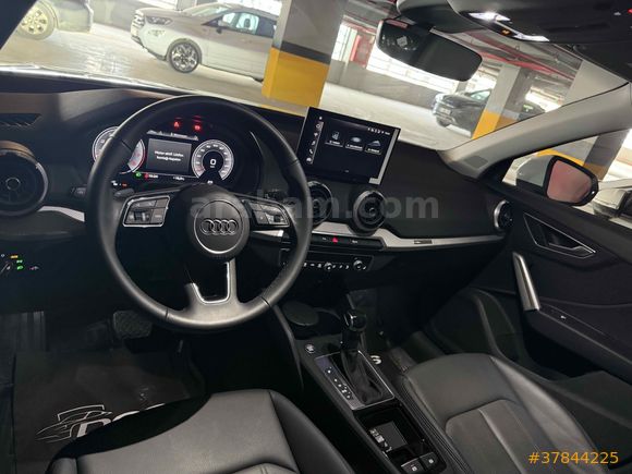 Audi Q2 35 TFSI Deri koltuklu Cam tavanlı Advanced 2025 Model 