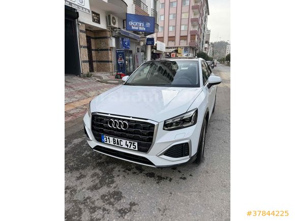 Audi Q2 35 TFSI Deri koltuklu Cam tavanlı Advanced 2025 Model 