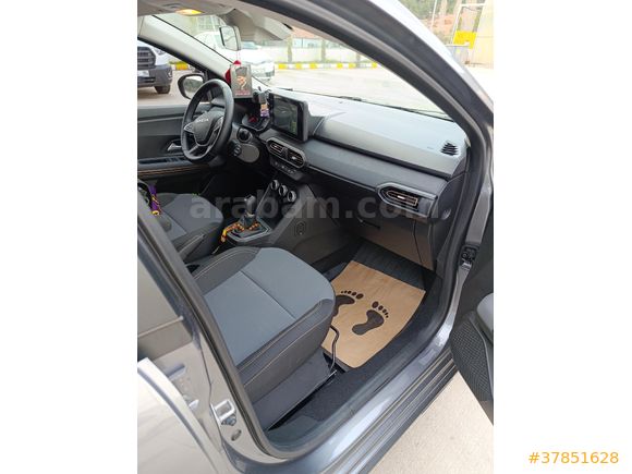 Sahibinden Dacia Sandero 1.0 Tce Extreme 2025 Model  8.000 km Gri (metalik)