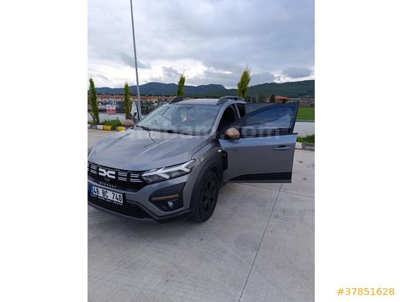 Sahibinden Dacia Sandero 1.0 Tce Extreme 2025 Model  8.000 km Gri (metalik)