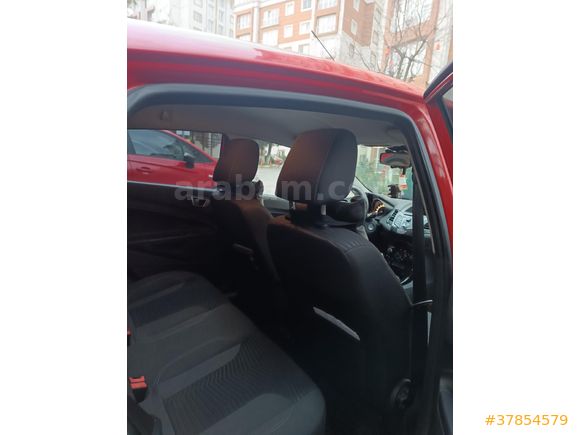 Sahibinden Ford Fiesta 1.4 Titanium 2014 Model  151.000 km Kırmızı