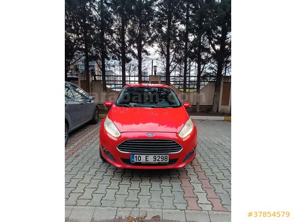 Sahibinden Ford Fiesta 1.4 Titanium 2014 Model  151.000 km Kırmızı
