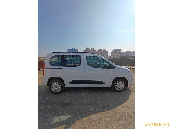 Sahibinden Opel Combo 1.5 CDTI Essential 2024 Model 