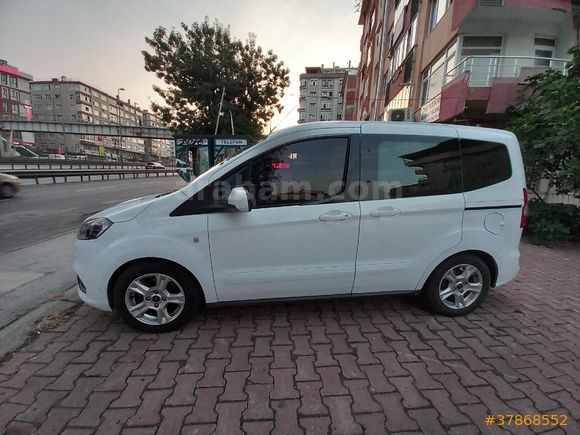 Galeriden Ford Tourneo Courier 1.5 TDCi Delux 2021 Model İstanbul