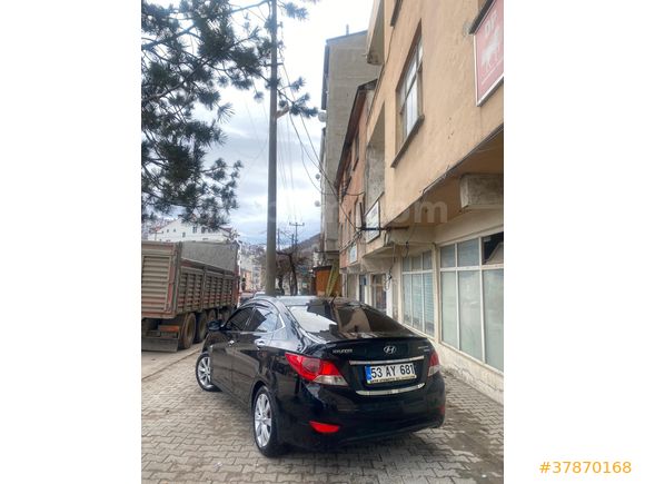 Sahibinden Hyundai Accent Blue 1.6 CRDI Mode Plus 2012 Model  213.000 km Siyah