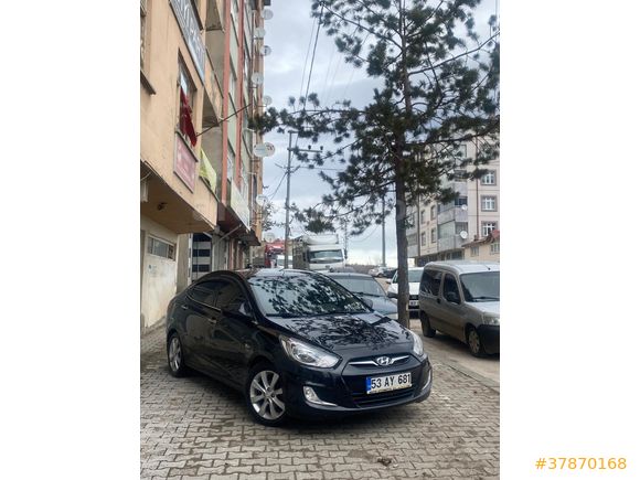 Sahibinden Hyundai Accent Blue 1.6 CRDI Mode Plus 2012 Model  213.000 km Siyah