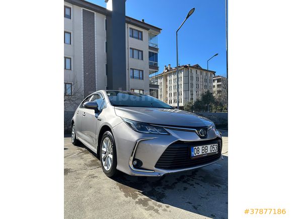 Kamu Personelinden Toyota Corolla 1.8 Hybrid Dream 2021 Model Yetkili Servis Bakımlı