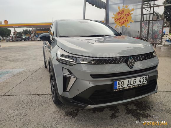Captur 1.3 TCe Esprit Alpine 2025 mart çıkışlı, sunrooflu sıfır satılan orta paketle kıyaslamayın. en dolu paketidir.