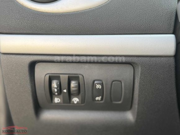 KOÇAK AUTO OTOMATİK CAM TAVAN SANRUFLU ÖZEL ÜRETİM CLIO 2008