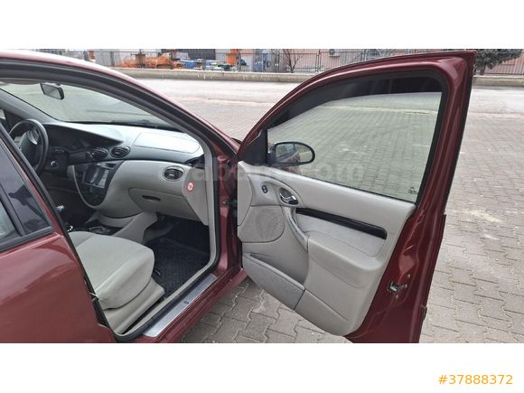 Sahibinden Ford Focus 1.6 Ghia 2004 Model