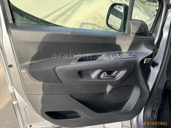 OTOMATİK VİTES 2024 ÇIKIŞLI 18 BİNDE HATASIZ!!
 OPEL COMBO LİFE 1.5 CDTI EDİTİON